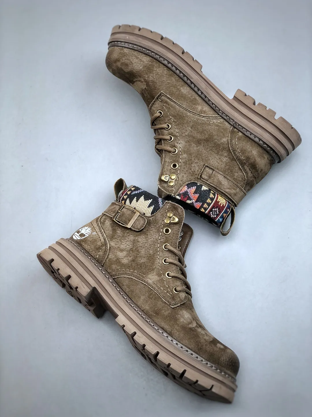 Pick up locally 💰 520, support in-store Timberland/Timberland classic 25ss new low top (plus velvet) Classic re-engineering New upgrade Guangdong factory quality Original box original packaging The fabric is made of Italian 🇮🇹 top frosted mesh with anti-odor and anti-corrosion genuine leather latex insoles to give you a perfect wearing experience High quality and durable, a must-have for sportsmen Specially designed to not look handsome High-quality and first-class foot feel Exclusive supply Official item number: TB23066 Size: 39 40 41 42 43 44
